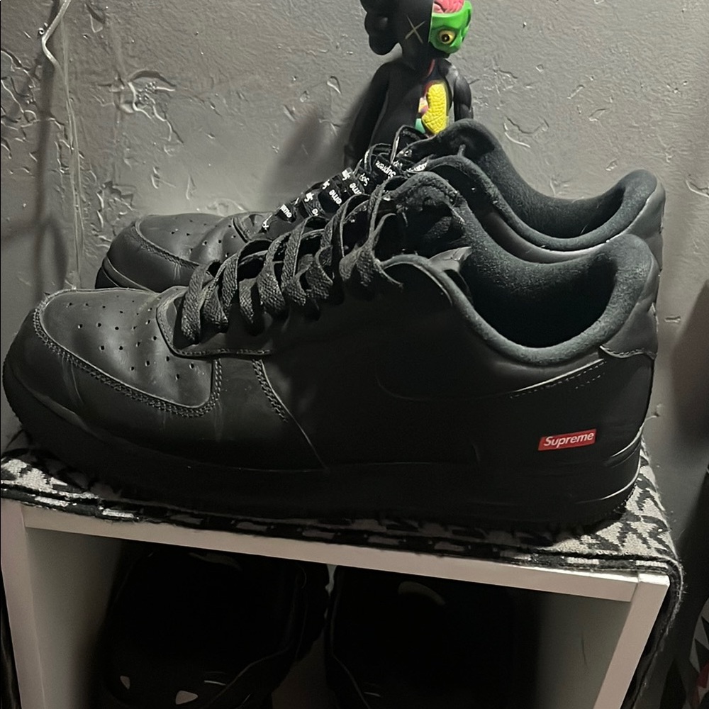 Supreme Black Sneakers with Chunky Silhouette and Durable Midsole